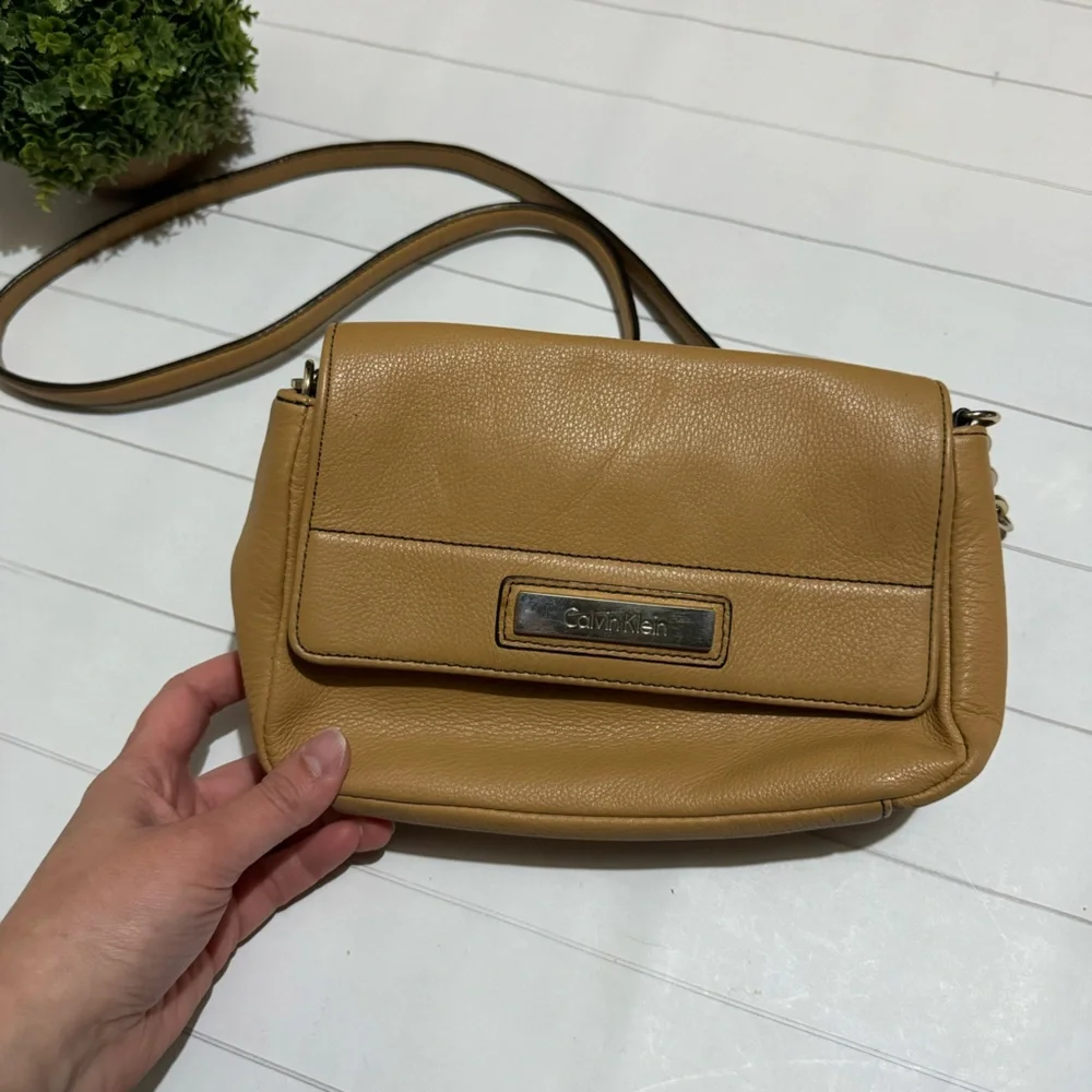 Calvin Klein‎ Brown Tan Leather Crossbody Shoulder Bag Purse